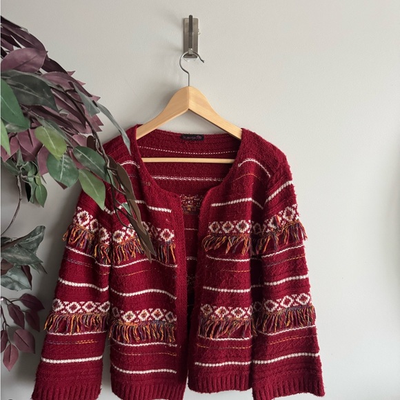 Karon Elegant Burgundy Patterned Cardigan - Picture 5 of 5